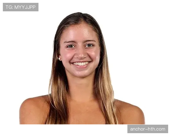 凯特·道格拉斯凭借高效划水技术再次刷新泳坛纪录