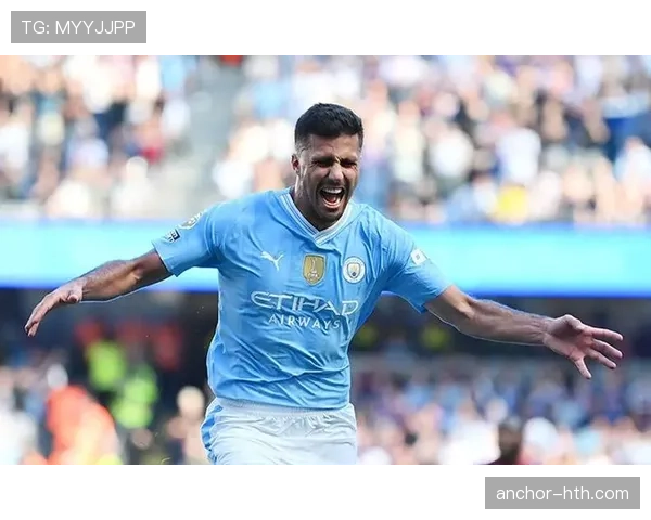 曼城边后卫盛赞罗德里：球队中流砥柱，战斗精神无可替代